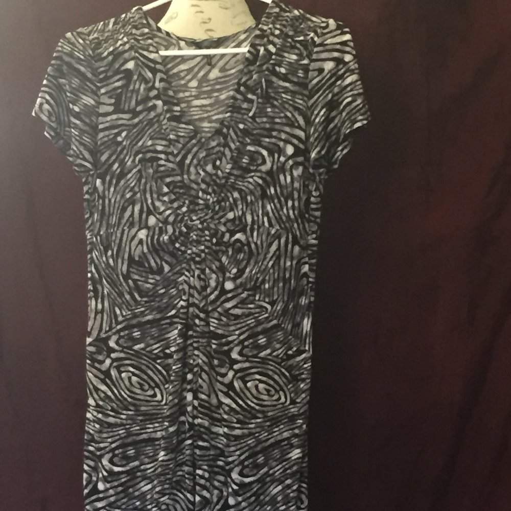 #136 Daisy Fuentes print dress